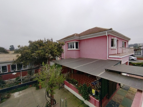Dos Casas En Gran Terreno Barrio Residencial