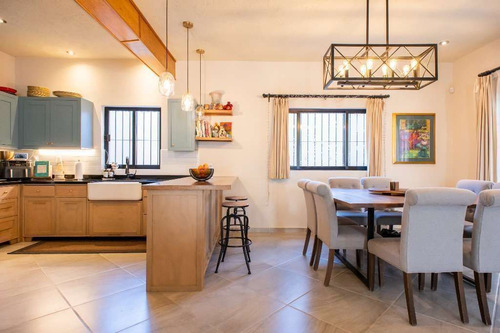 Casa De 3 Recámaras En Venta En San Miguel Ubicación, Rooftop Y Seguridad