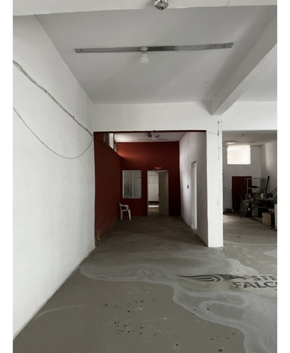 Local Comercial Con Oficinas En Venta En El Centro De Monterrey
