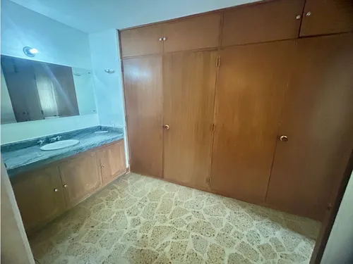 Sé Vende Apartamento Duplex En Laureles Excelente Para Reformar