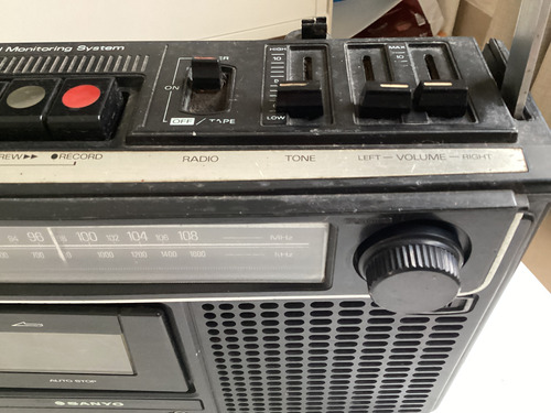 Sanyo Am/fm Stereo Radio Cassette Recorder M-9902f (Usado)