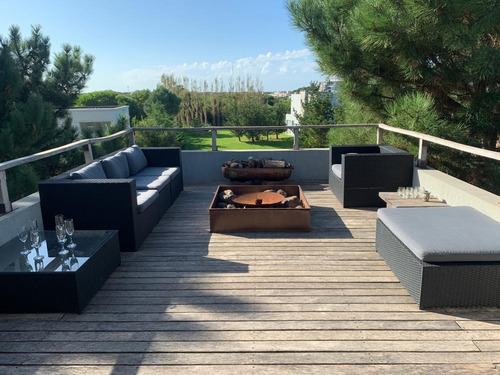 Casa Exclusiva En La Isla Del Golf Para 12 Personas - ### Dueño Directo ### 234 M2 Cubiertos + 74 M2 Descubiertos Con Salida Directa Al Golf (4 Dormitorios + 1 Habitación De Servicio)