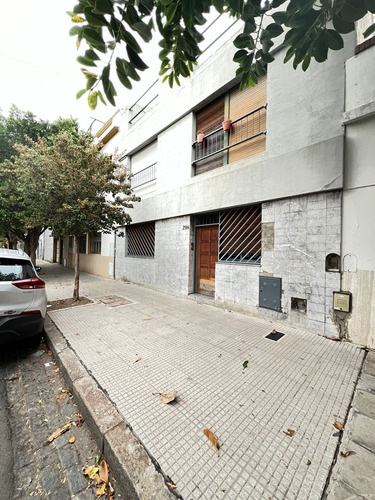 Venta Casa De 6 Amb En 2 Plantas, Patio Y Terraza