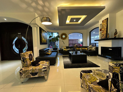 En Venta Espectacular Residencia En Los Bosques