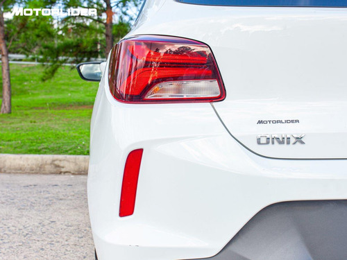 Imagen 20 de 25 de Chevrolet Onix Lt 1.2 Extra Full | Permuta / Financia