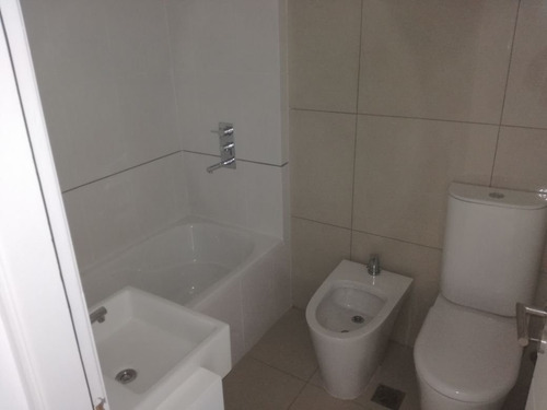 Imagen 11 de 15 de Vendo Excelente Departamento 2 Dormitorios. Con Quincho Y Piscina. Cochera