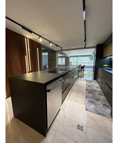 En Venta Apartamento Remodelado En Lomas De Las Mercedes