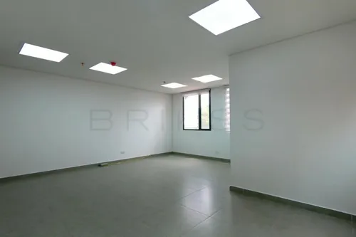 Oficina En Arriendo En Chico Norte. Cod A6556