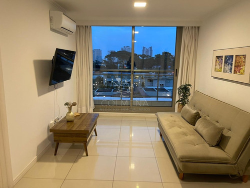 Apartamento De 1 Dormitorio En Edificio Con Muy Buenos Servicios - Av. Roosevelt