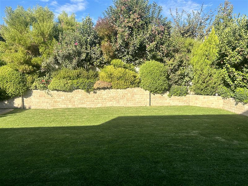 Casa En Venta De 4 Dorm+ Estar + Piscina En Chamiser