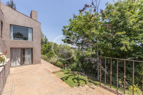Casa En Venta De 6 Dorm. En Las Condes