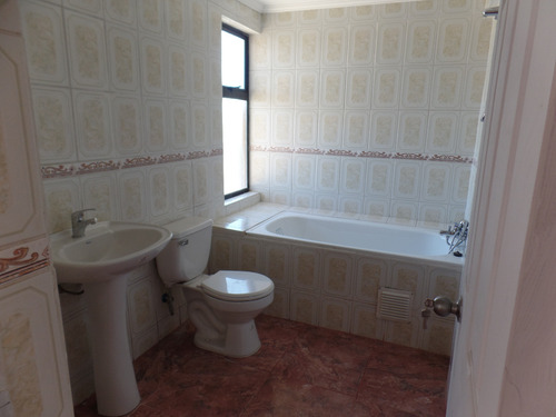 Casa Muy Amplia Para Empresas Y/o Habitacional