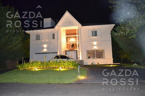 Imagen 5 de 18 de Impecable Propiedad De Amplios Ambientes A La Venta En Club De Campo El Lauquen!