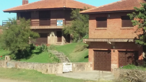 Importe Chalet En Esquina Con Vista Al Mar. Zona Centro Gran Parque 2 Cocheras