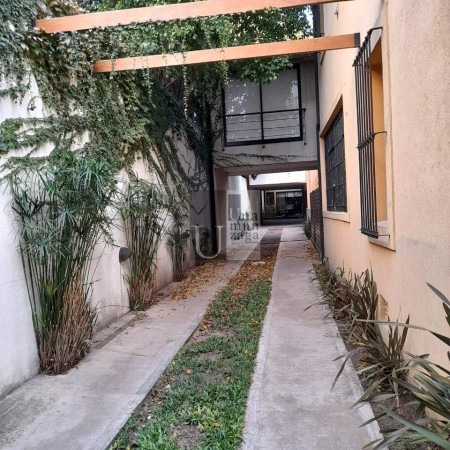 Venta: Hermoso Departamento 2amb Con Cochera En Bernal Centro