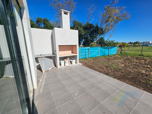 Casa En Venta 4 Ambientes - Barrio Cerrado Santa Elisa - Pilar Del Este -