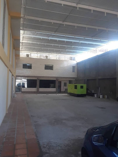 Imagen 1 de 9 de Venta De Galpon De 1800m2