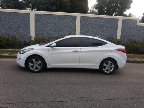 Imagem 4 de 10 de Hyundai Elantra 2014 2.0 16v Gls Flex Aut. 4p