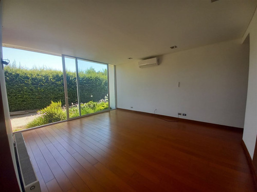 Casa En Arriendo De 4 Dorm. En Colina