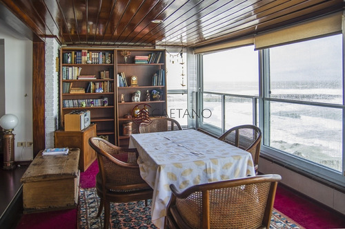 Departamento En Venta, 3 Dormitorios Con Linda Vista Al Mar.-ref:2510