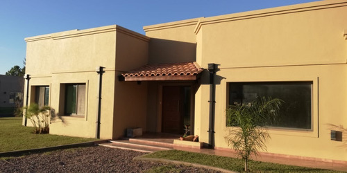 Imagen 4 de 30 de Hermosa Casa En Venta 4 Amb. Barrio Cerrado Canning