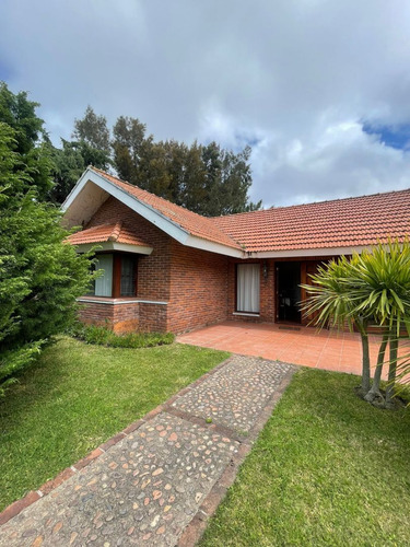 Casa En Alquiler Por Temporada De 4 Dormitorios En Rincón Del Indio (ref: Zen-17993)