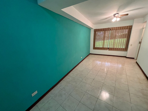 En Venta Apartamento Con Espectacular Vista Al Avila. Sal
