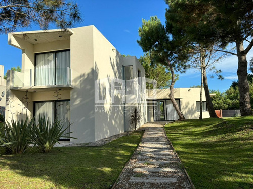 Casa  En Venta En Costa Esmeralda, Costa Atlántica, Buenos Aires