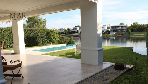 Imagen 17 de 30 de Imponente Casa En Venta Al Lago En Barrio Los Lagos Nordelta. 4 Dormitorios.