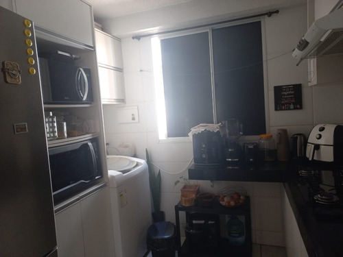 Apt Com 2 Quartos E 1 Banheiro, Sala Cozinha Com Armários Pl