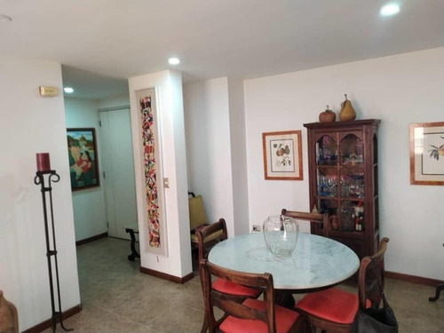 Lomas Del Sol 25-9104 Apto En Exclusiva Urbanización Aire Acondicionado En Cada Habitación, Pisos De Parquet En Habitaciones Y Cerámica En Áreas Sociales. Dos Habitaciones, Dos Baños, Un Maletero