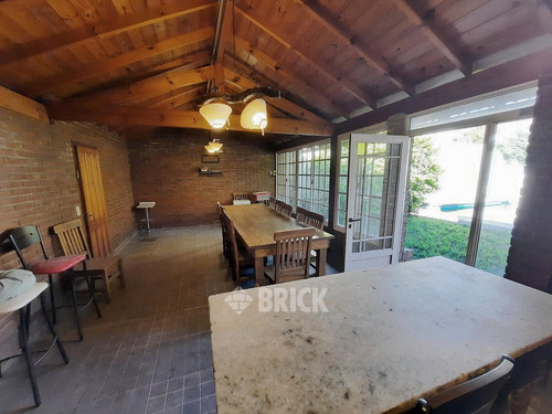 Casa Tipo Chalet En Lote De 432 M2 En Rodriguez Peña Al 900 - 3 Cocheras Piscina Quincho Parrilla