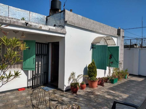 Casa Fondo En Venta En Moron Sur