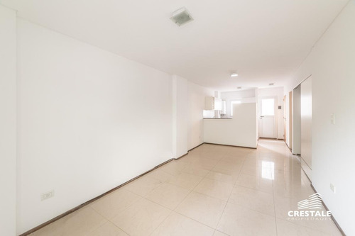 Imagen 4 de 9 de Amplio Monoambiente. Balcón Al Frente. Patio De Uso Exclusivo En Venta - Pichincha