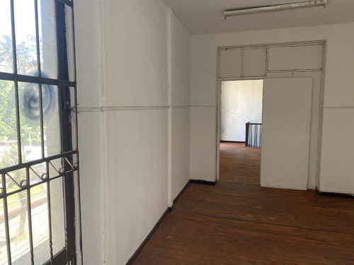 Local De 120m2, 3 Pisos Frente A Plaza Echaurren, Valparaíso