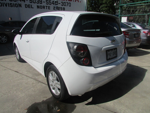 Imagen 4 de 9 de Chevrolet Sonic Lt Mt 2016 Blanco