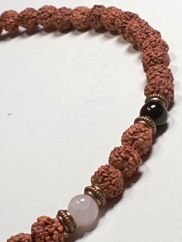 Hermoso Collar De Semillas Originales De Rudraksha Y Gemas Marrón