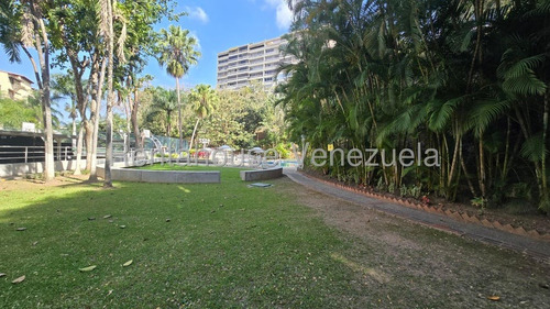 Tg Lindo Apartamento Con Excelentes Areas Sociales, Solarium, Piscina, Cancha De Futbolito, Pozo, Calle Cerrada. En Venta En La Tahona 25-18320 Ys