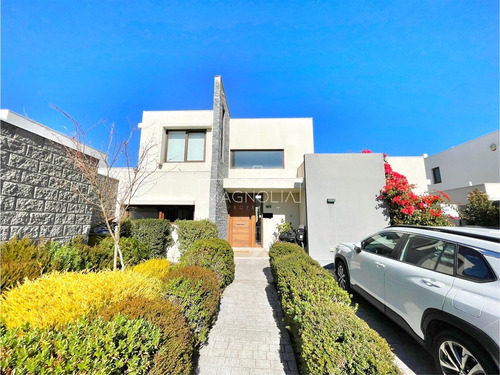 Casa En Venta De 3 Dorm. En Chamisero
