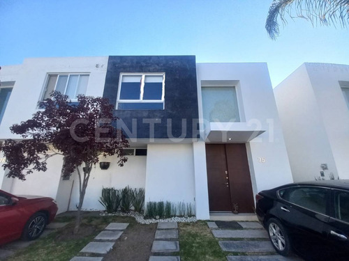 Casa En Venta Con Jardín Parque Provenza, Lomas Angelópolis, Puebla