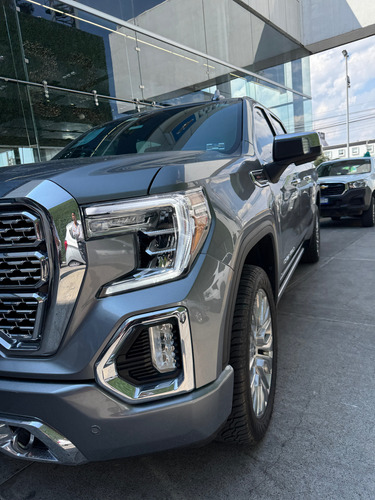 GMC Sierra 6.2 Denali Dvd At