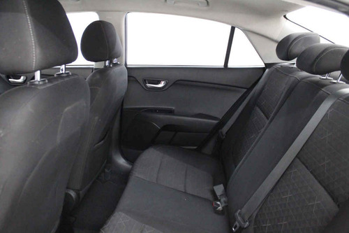 Imagen 11 de 15 de Kia Kia Rio Sedan 2019 4 Cilindros