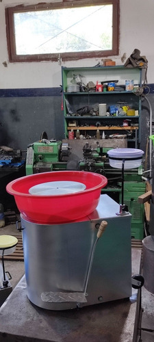 Imagen 2 de 3 de Torno Alfarero Fabricación