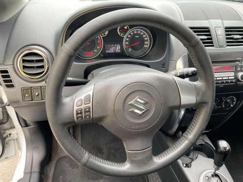 Imagen 20 de 25 de Suzuki Sx4 Glx Sport 2013