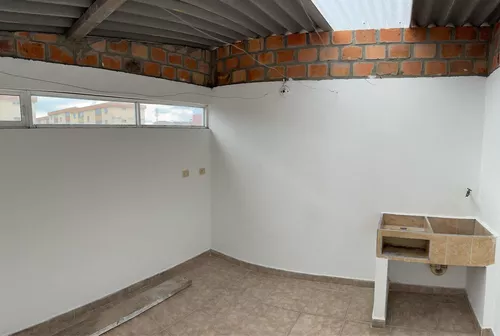 Casa En Popayan Barrio Cadillal , Como Nueva 4 Habitaciones, Dos Baños , Sala , Comedor ,patio , Lugar De Ropas En Segundo Piso.