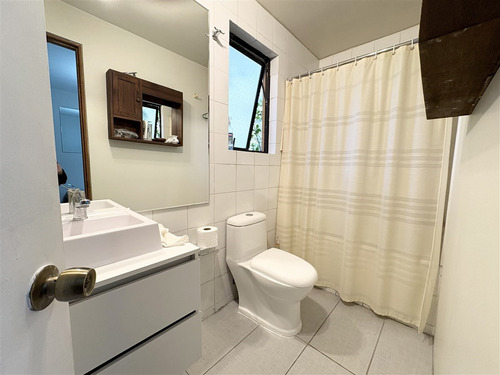 Hermosa Casa En Venta De 5 Dorm. En Las Condes