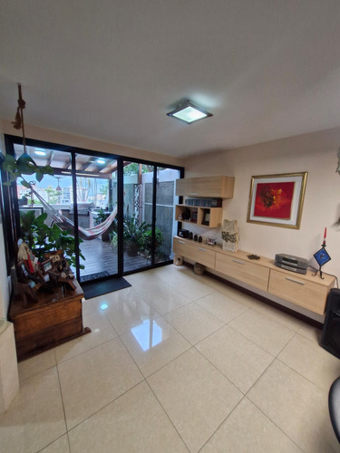 Townhouse De Oportunidad En Lomas Del Este-sl