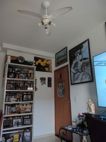 Apartamento Em São Vicente, Prédio De 3 Andares Com Elevador Em Frente A Estação Do Vlt Mascarenhas