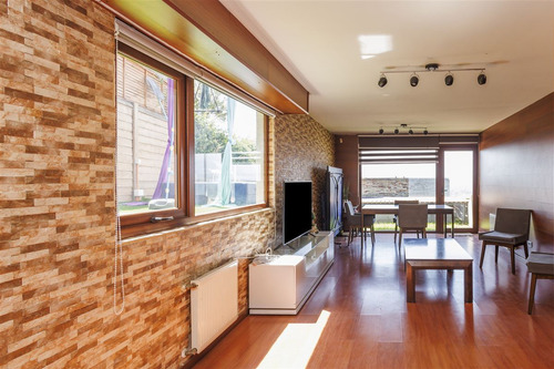 Casa En Condominio De 5 Dorm. San Carlos De Apoquindo.