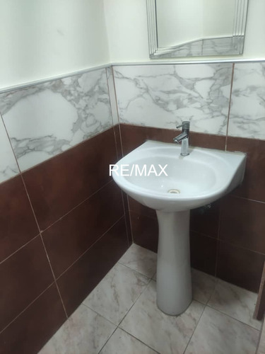 Venta Hermoso Th En Urbanizacion Asocibal Norte, Carenero, Higuerote